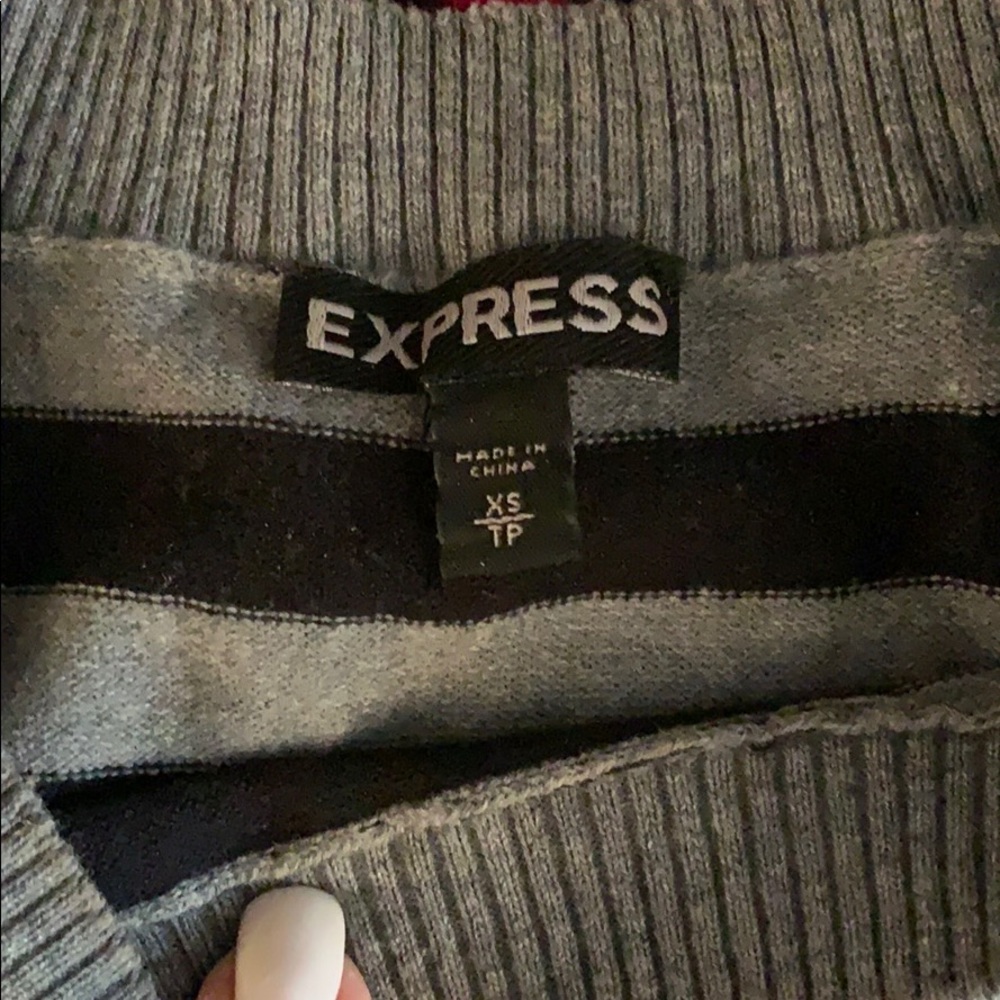 2 Express sweaters - Picture 2 of 3